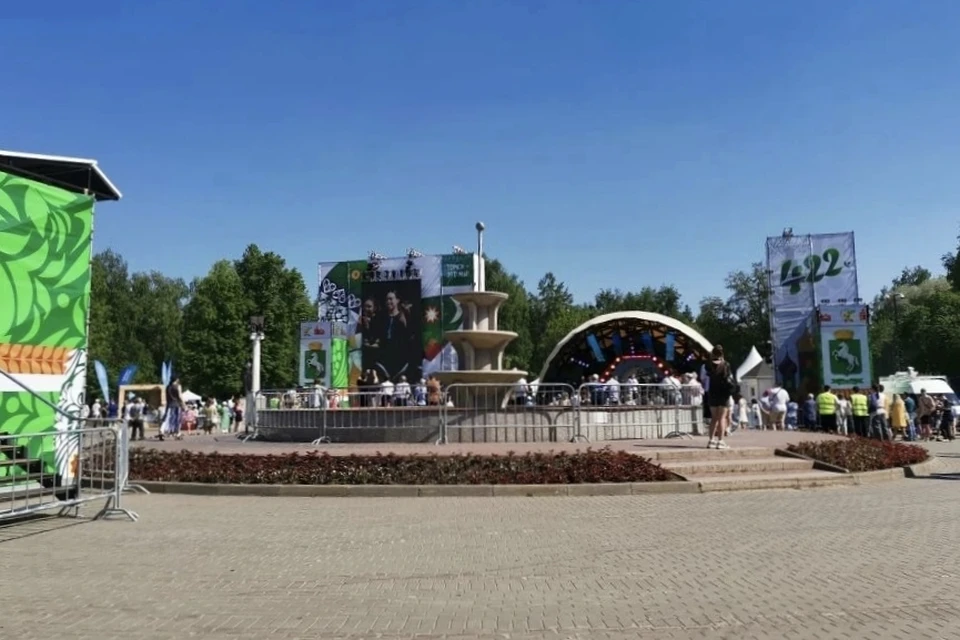 Во время крупных городских мероприятий фонтан на площади Новособорной, как правило, выключен. Фото: Людмила Ковалёва