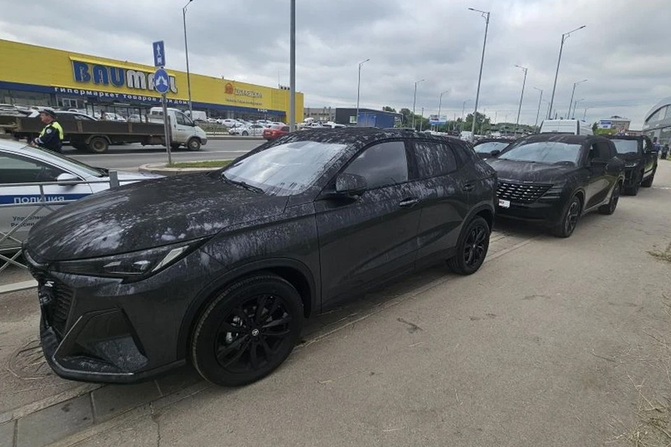 Из горевшего автосалона в Перми эвакуировали 48 ав