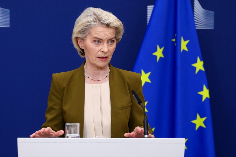Военных не пущать, нефть «заморозить»: Урсула фон дер Ляйен решила пугать Россию новыми санкциями