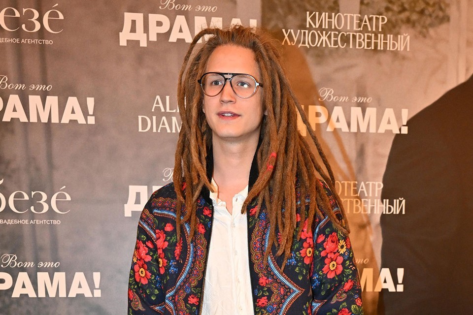 «Все бы сейчас отдал за папин борщ»: сын Децла на фоне скандала с квартирой признался, как сильно скучает по отцу