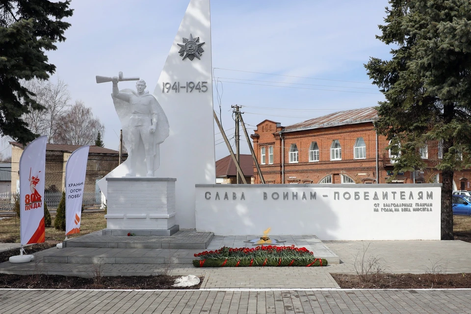 Подросток из Галича плевал в Вечный огонь шелуху от семечек. ФОТО: администрация Костромской области