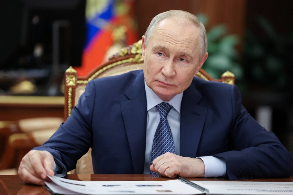 Владимир Путин сделал заявление о снижении ключевой ставки, инфляции и новой выплате семьям: президент провел совещание по экономике