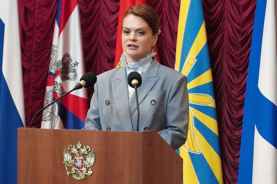 Анна Цивилева вручила награды медикам и спасенным ими воинам