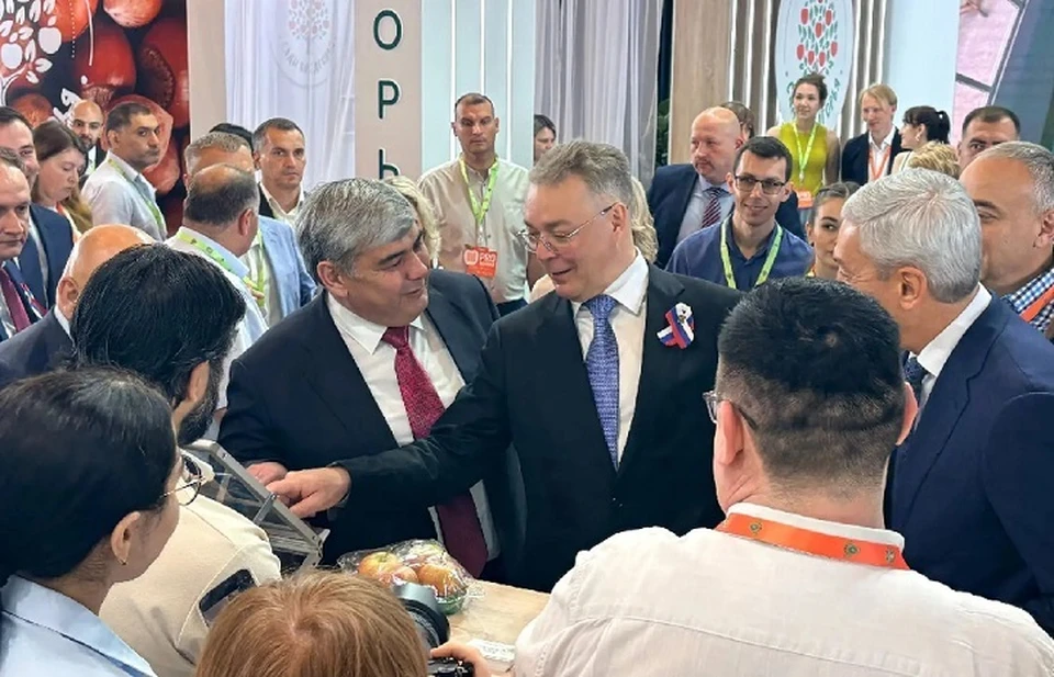 С приветствиями к участникам обратились глава Кабардино-Балкарской Республики Казбек Коков и губернатор Ставропольского края Владимир Владимиров. Фото: Светлана Покровская
