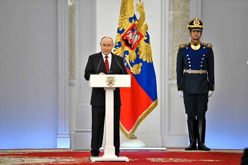 Владимир Путин, когда вручал в Кремле госнаграды лучшим россиянам, сказал: «Всевышний Господь всегда с нашей страной».