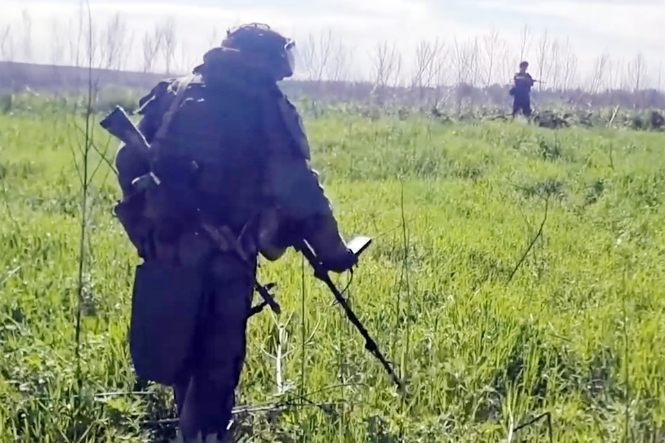Военный инженер «Бук»: Мина замечает сапера быстрее, чем сапер мину