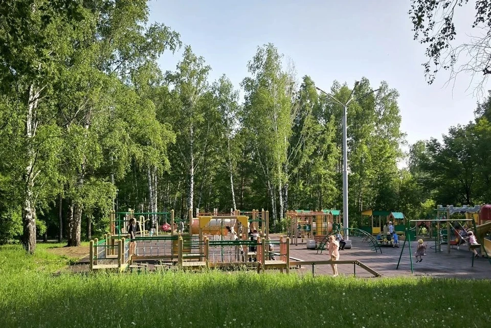 Зеленое пространство в районе проспекта Комсомольского очень популярно среди горожан