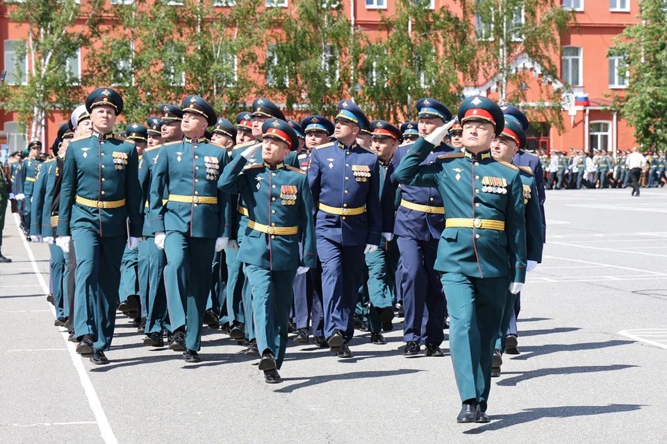 Офицеры 25 стран получили дипломы в российском военном вузе