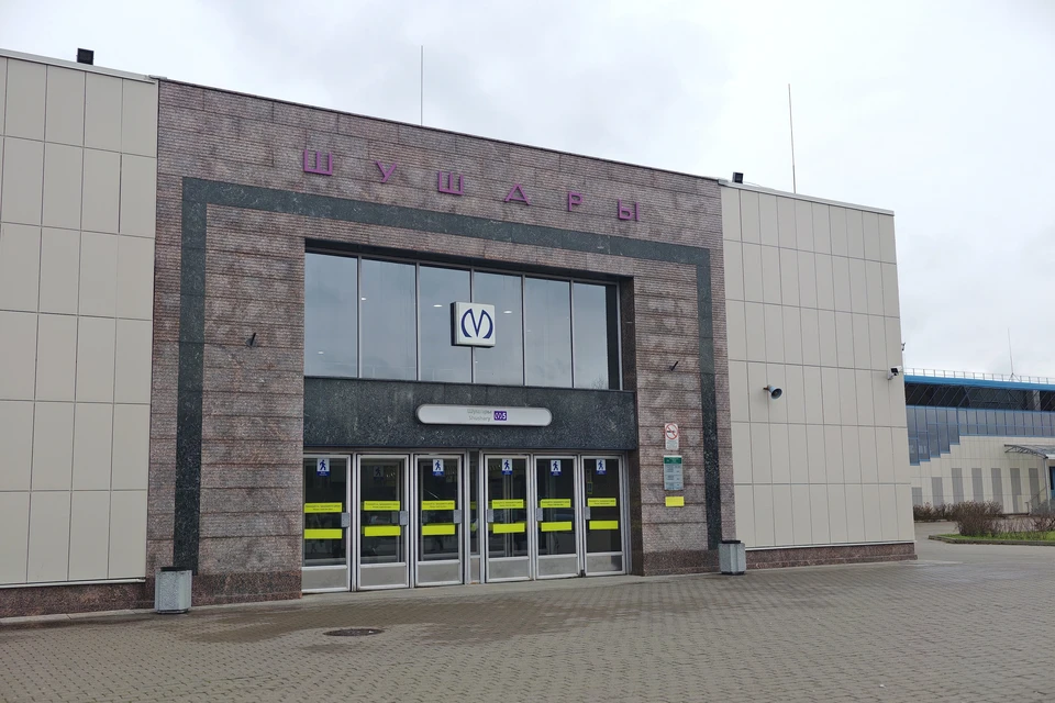 Движение поездов приостановили в обоих направлениях на фиолетовой ветке.