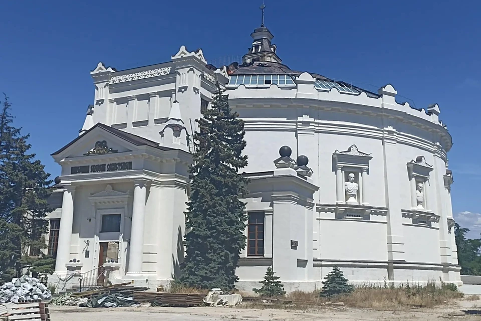 В здании Панорамы продолжают разбирать завалы после пожара