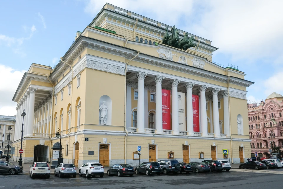 Среди лауреатов Александринский театр.