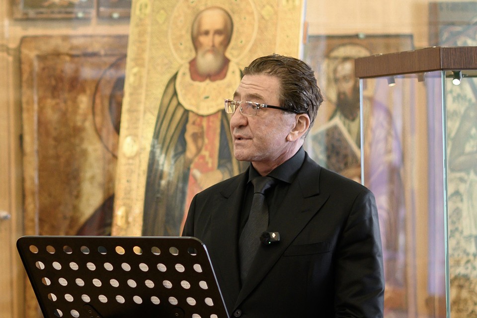 Григорий Лепс передал уникальную икону Троице-Сергиевой Лавре