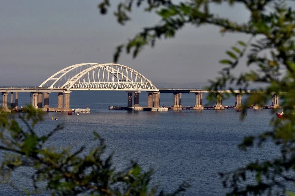 В очереди перед Крымским мостом со стороны Керчи стоят 460 автомобилей