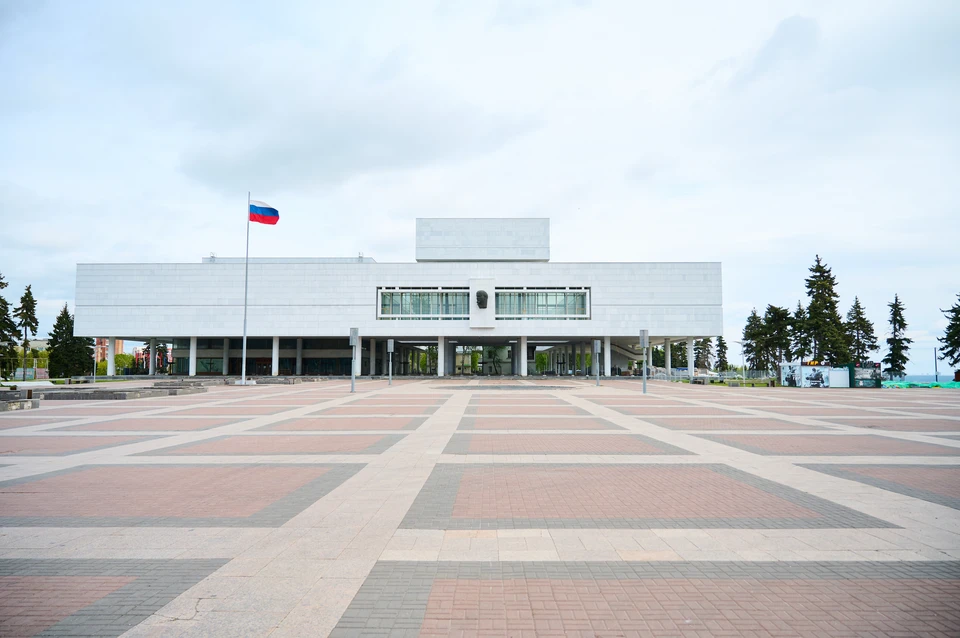 В Ульяновске возле Мемцентра уберут старые детские игровые площадки и киоски