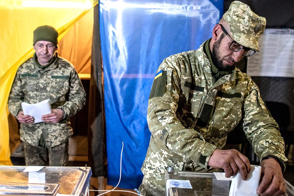 Украинская колода на выборах: Зеленского сменят на Залужного, чтоб он начал переговоры с Россией?