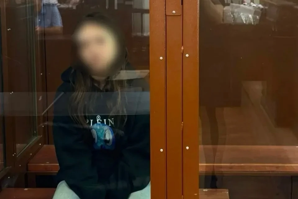 Домашний арест назначили 16-летней соучастнице инсценировки ДТП в центре Москвы