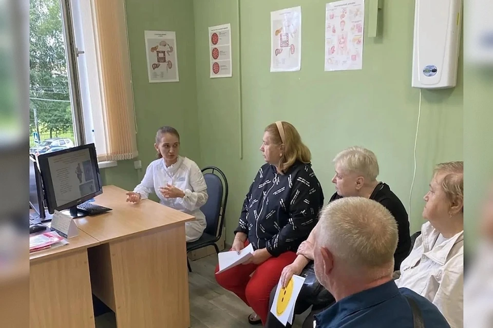 Молодой эндокринолог Инга Исамбаева за первый месяц работы обучила в Лихославльской ЦРБ более 20 пациентов основам контроля уровня глюкозы.