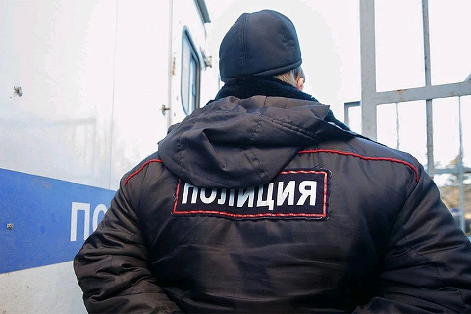 Полиция Сочи проверяет мужчину, который нес младенца за ногу вниз головой