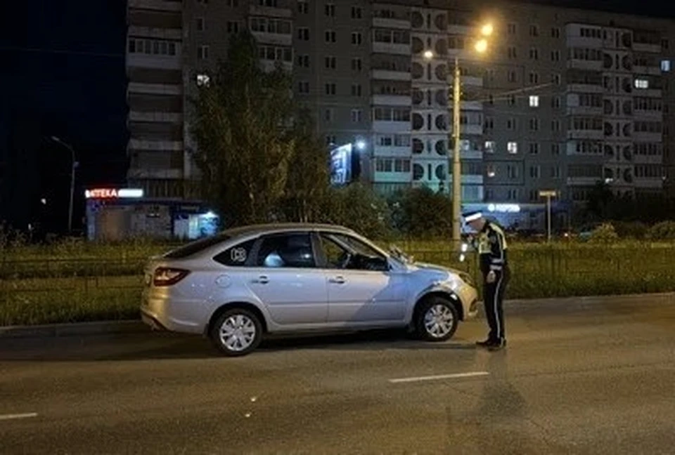 Водитель ехал на разрешающий сигнал светофора, а пешехода не увидел, так как было темно. Фото: Госавтоинспекция Свердловской области