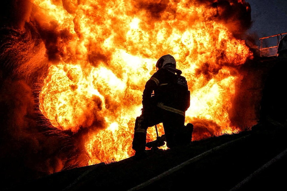 В Киеве горят пять заводов, где производили военную технику