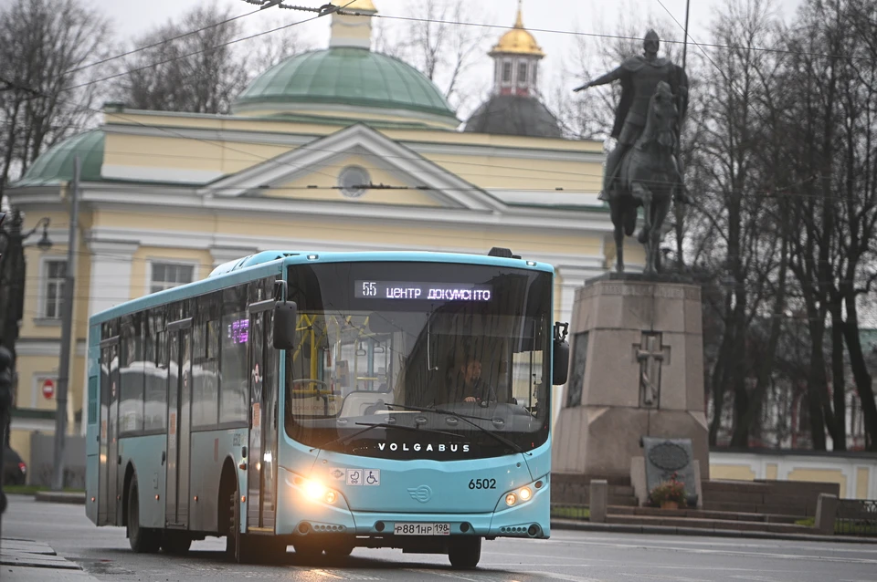Изменения в движении коснутся и общественного транспорта.