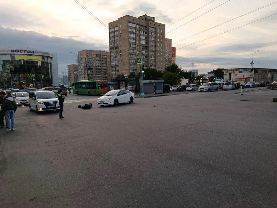 Водитель иномарки не пропустил мопед, двигавшийся по главной дороге. Фото: полиция Приморья