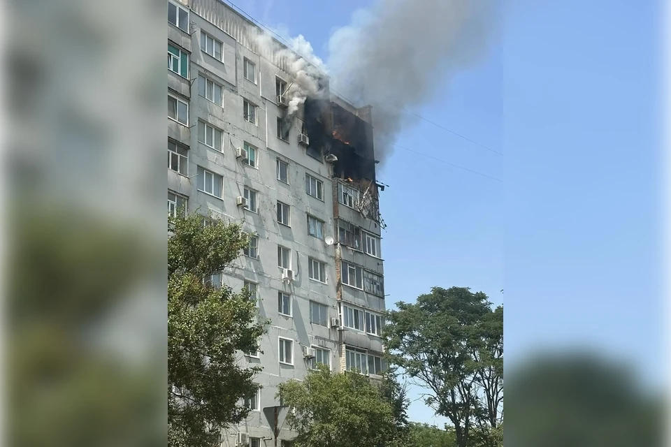 Многоквартирный дом поврежден в Днепрорудном обстрелом врага. Фото: Евгений Балицкий/МАХ