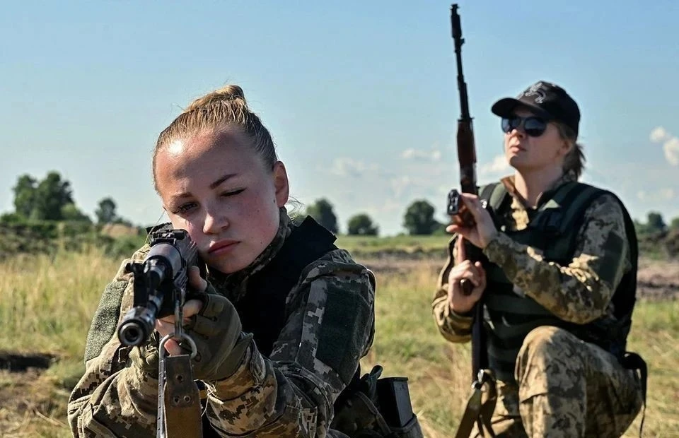 Отступающая вместе с боевиками ВСУ женщина была в экипировке стрелка