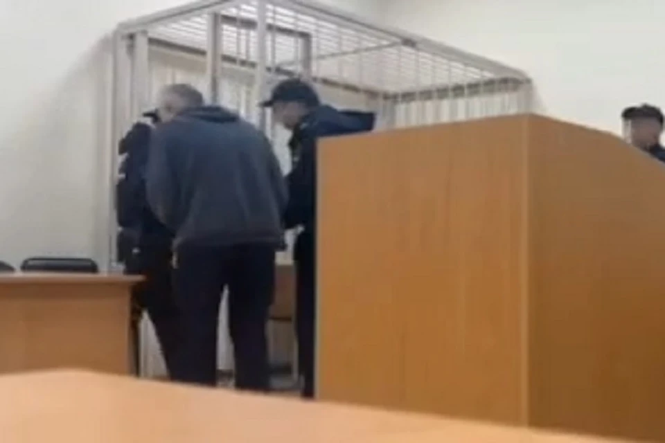 Суд продлил срок содержания под стражей.
