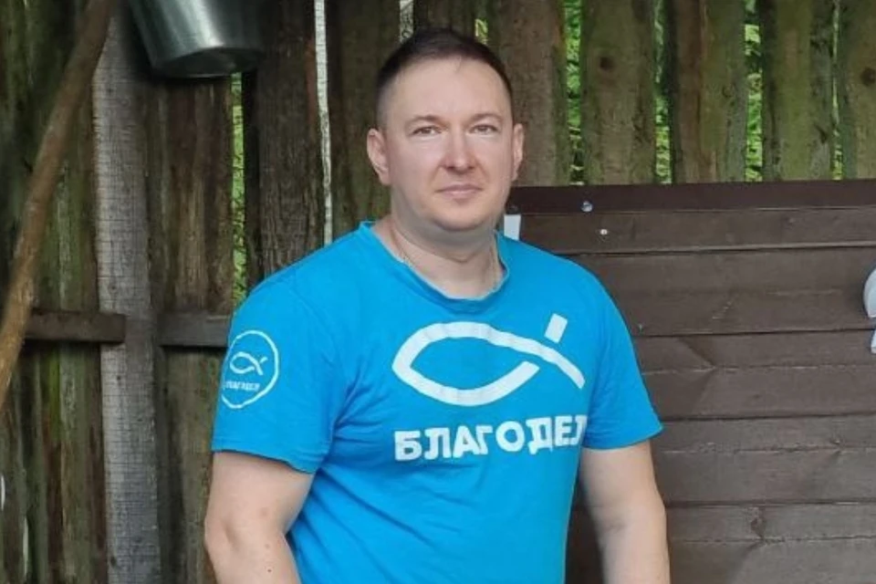 На фото - "благодел" Мехнин на фоне колодца, который он привел в порядок в СНТ, где был одним из членов правления. Фото: vk.ru/zahozhye2