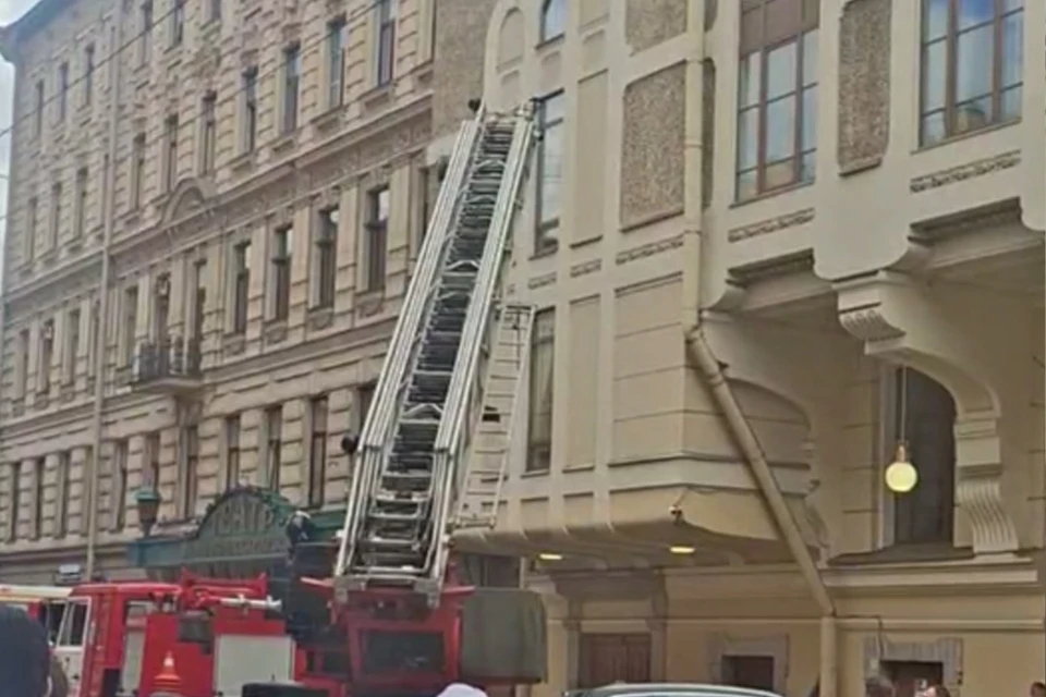 Пожар разгорелся в торговом центре на Итальянской улице. Фото: соцсети
