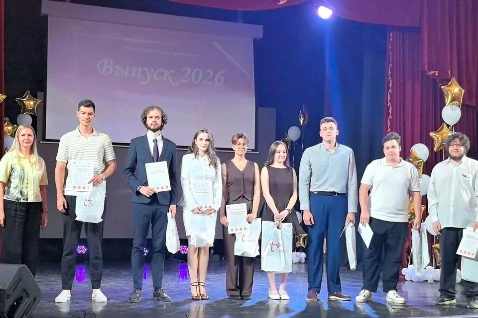 На мероприятии выпускникам профильного факультета вуза вручили сертификаты на трудоустройство в компанию «Т Плюс». Фото предоставлено филиалом ПАО «Т Плюс»