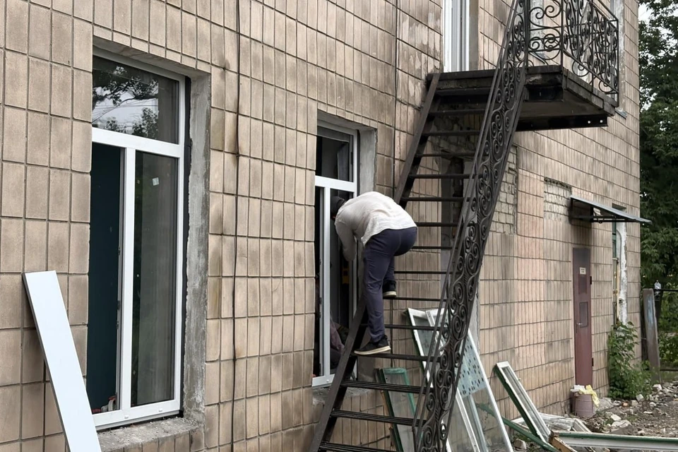 В детском инфекционном отделении больницы установят 53 новых металлопластиковых окна. Фото: t.me/AGShahtersk
