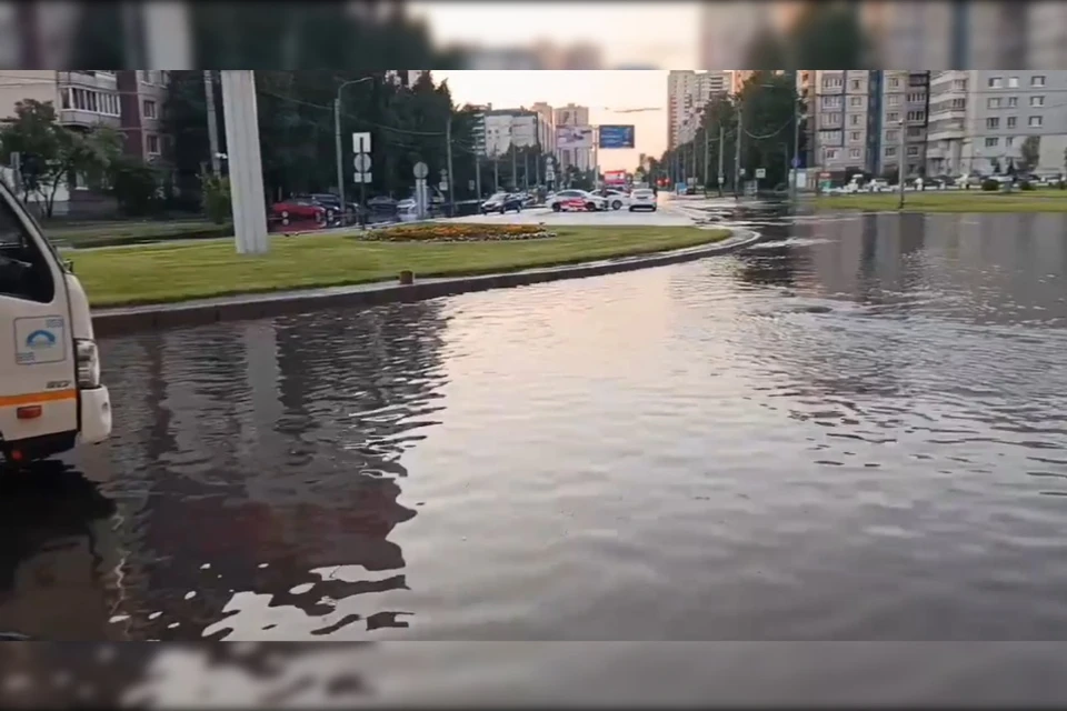 Такое "озеро" образовалось на Королева после ливней и урагана. Фото: "Водоканал"