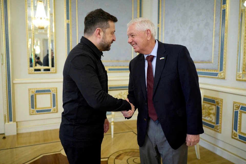 Axios: Сенатор Грэм* пошутил, что не может умереть до новых санкций против РФ