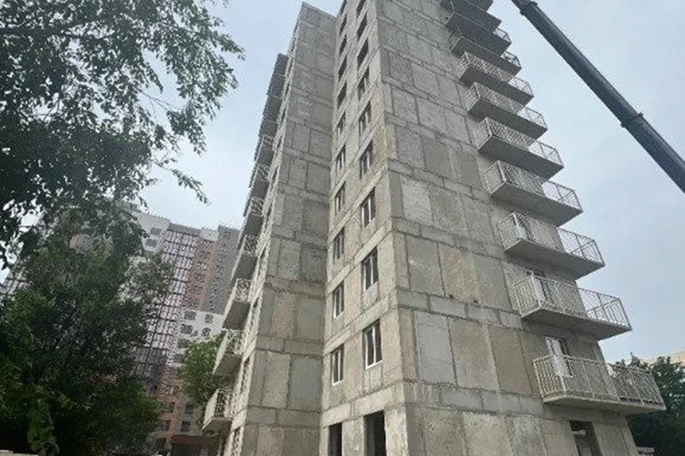 Московская область восстанавливает 14-этажный дом в Жовтневом районе Мариуполя. Фото: Администрация Мариуполя