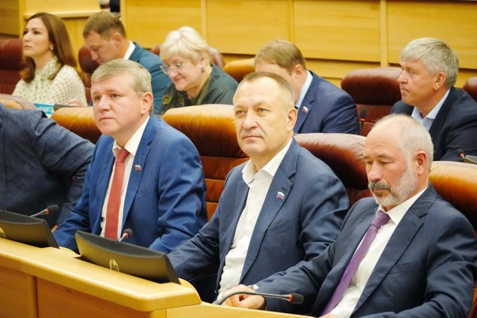 Депутаты областного парламента заострили внимание на проблемах конкретных территорий. Фото: Лора Гул.