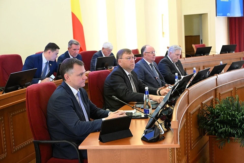 Депутаты Законодательного Собрания Ростовской области на внеочередном заседании скорректировали параметры бюджета. Фото: Пресс-служба ЗС РО.