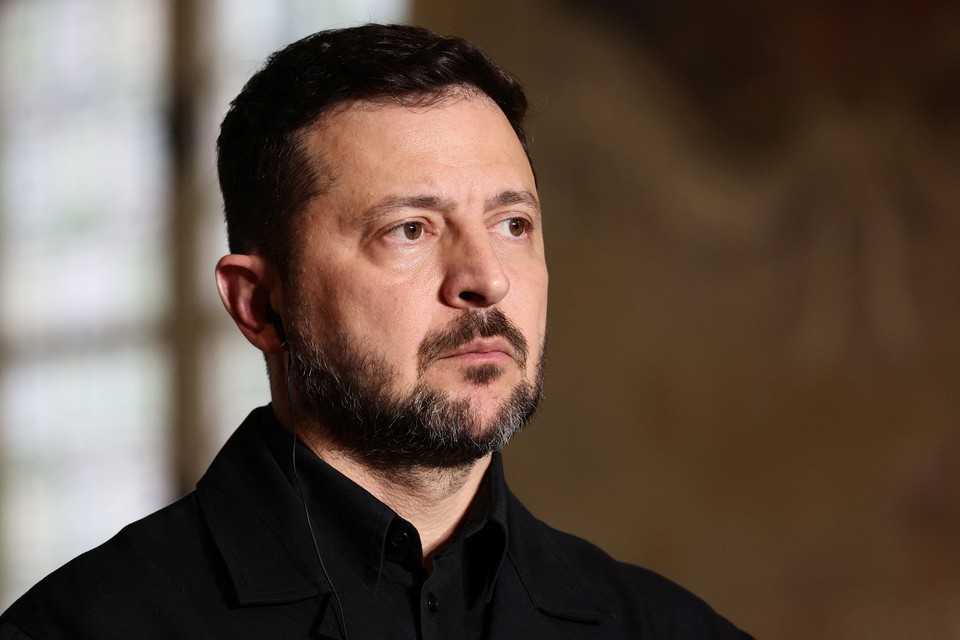 Зеленский восстанавливает коррупционную вертикаль власти: что творится на Украине на фоне смены правительства
