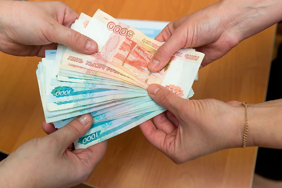 31% опрошенных россиян берут в долг у родственников
