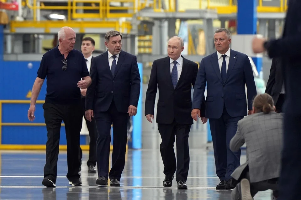 Владимир Путин посетил Иркутский авиационный завод