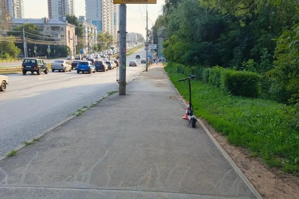 ГАИ напоминает: на тротуарах и велопешеходных дорожках преимущество в движении имеют пешеходы. Фото: Госавтоинспекция Удмуртии