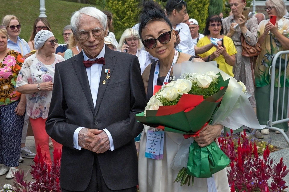 100-летний композитор Александр Зацепин назвал мальчишкой 79-летнего белорусского коллегу. Фото: fest-sbv.gck.by