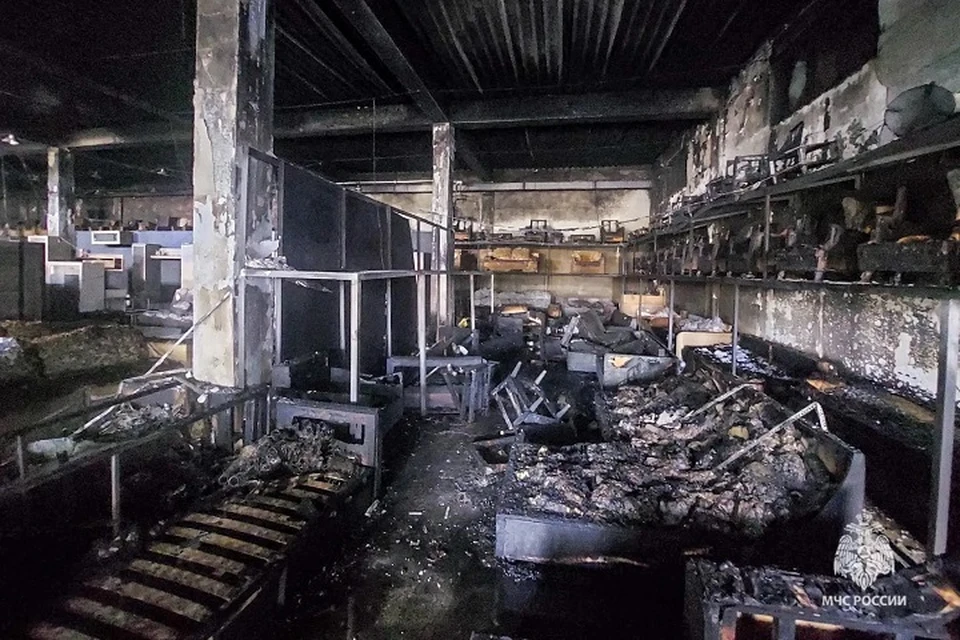 Пожар в мебельном магазине потушили на Сахалине