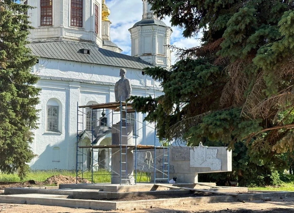 Средства лесопромышленников позволят обновить памятник великоустюгским первооткрывателям.