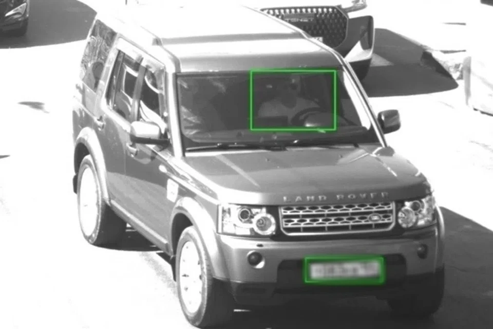 Незнакомый Land Rover разъезжает по дорогам с поддельными номерами. Фото: Предоставлено Викторией