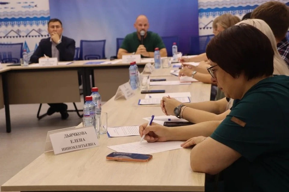 На круглом столе обсудили, насколько эффективна такая форма поддержки как соцконтракт. Фото: Пресс-служба иркутского регионального отделения Единой России.