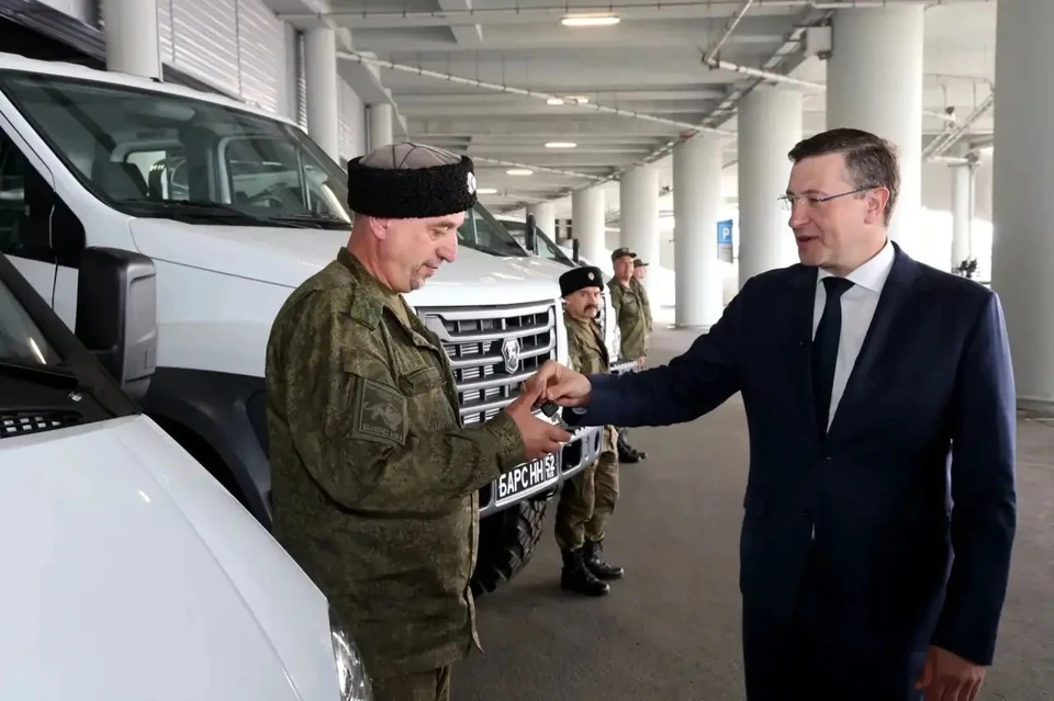 45 машин передали отряду нижегородских резервистов «БАРС-НН». ФОТО: Соцсети Глеба Никитина.