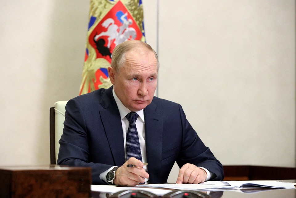 Государство будет следить за скачками цен, а иноагенты лишатся имущества: Владимир Путин подписал важные законы