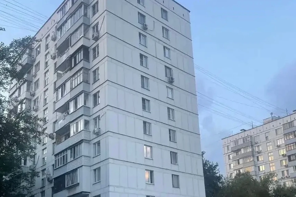 Трехлетний ребенок выпал из окна квартиры на юге Москвы